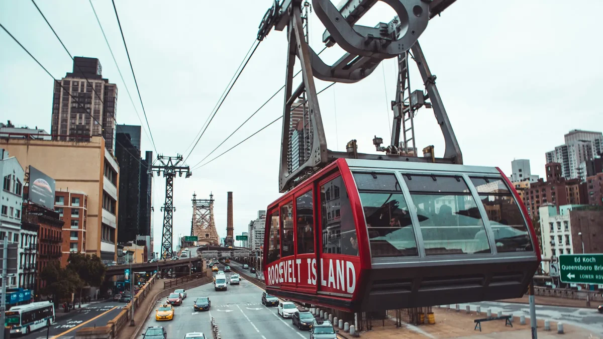 Roosevelt Island tram over NYC